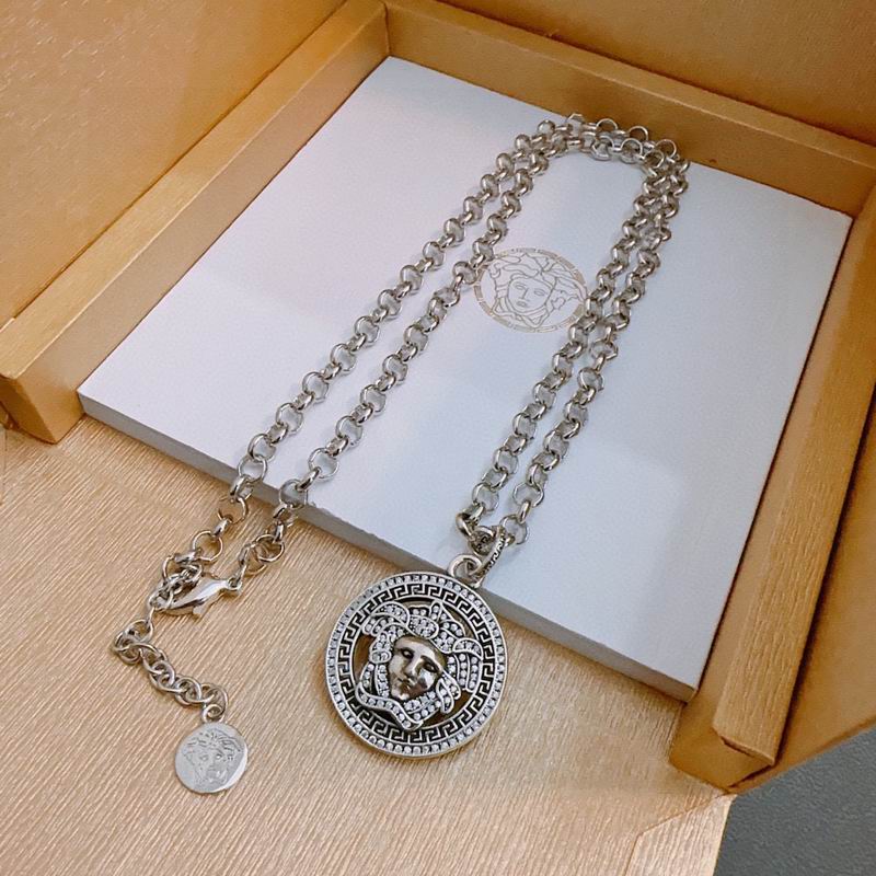 Versace necklace lyx241